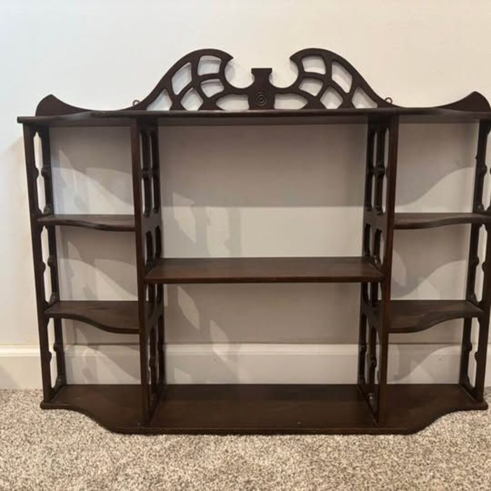 Vintage lightweight trinket or small display shelf